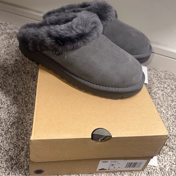 UGG Shoes - W CLUGGETTE SIZE 7 brand new
